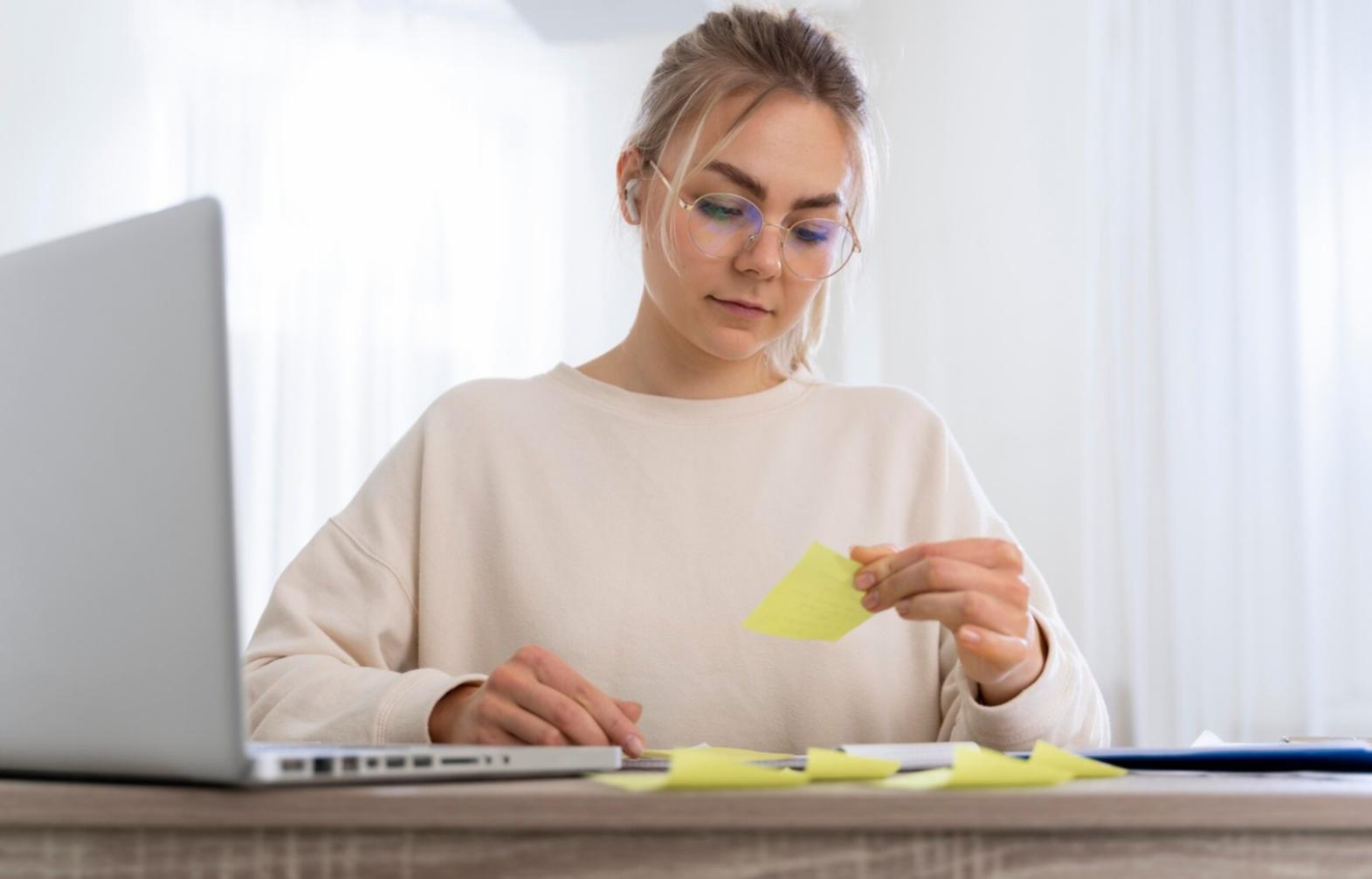 Equipo de Solionuvo trabajando en estrategias financieras avanzadas